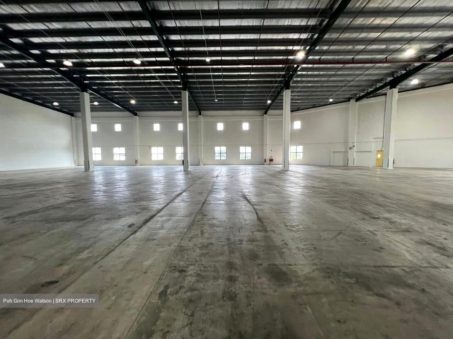 Changi North Way (D17), Warehouse #628774061